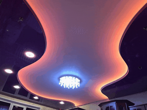 rgb подсветка двухуровневого натяжного потолка